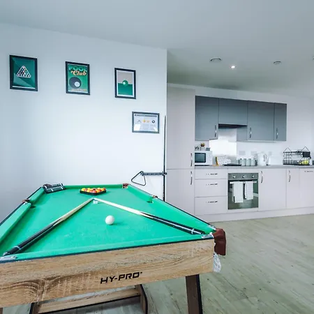 Stylish Apartment, Sleeps 6, Pool Table, Smart Tvs, Parking Available Manchester Exterior photo