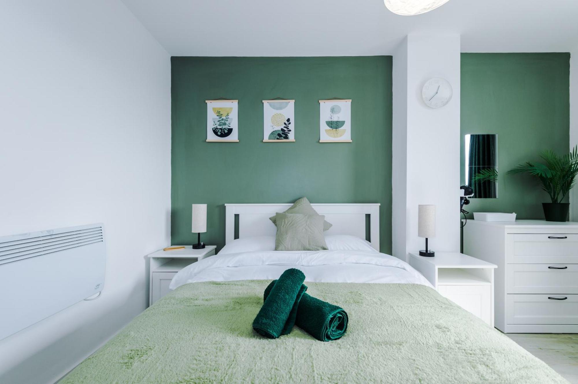Stylish Apartment, Sleeps 6, Pool Table, Smart Tvs, Parking Available Apartment *