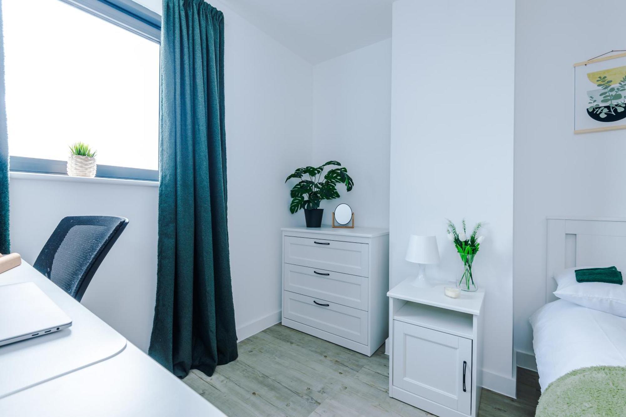 Apartment Stylish Apartment, Sleeps 6, Pool Table, Smart Tvs, Parking Available *